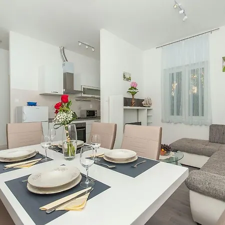 Tanja Appartamento Omiš